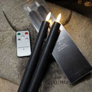 Set van 2 zwarte led kaarsen 24 cm met afstandsbediening.