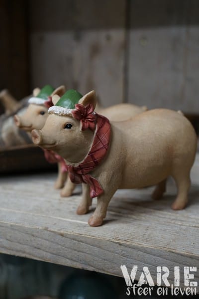 Charmante kerstvarkentje 13 cm