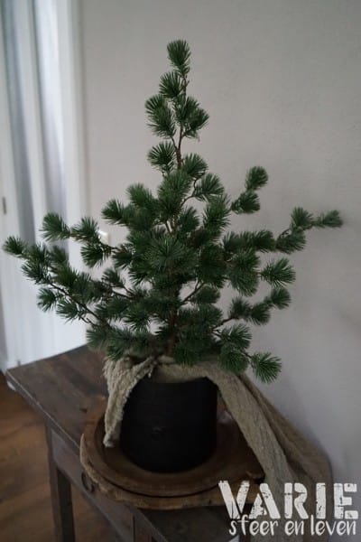 Lariks kunstboompje in verzwaarde pot – 80 cm hoog - Afbeelding 6