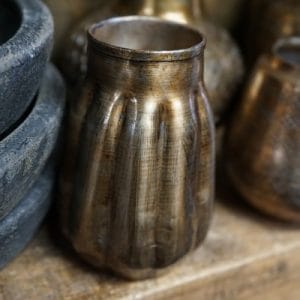 Prachtig aluminium vaasje in brons/koper tint (Ø 8 x 9 cm)