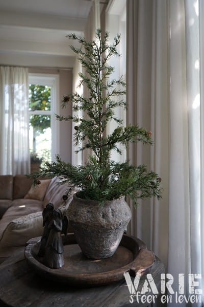 Kunst Larix Boompje 90 cm – Sober en stijlvol met dennenappeltjes