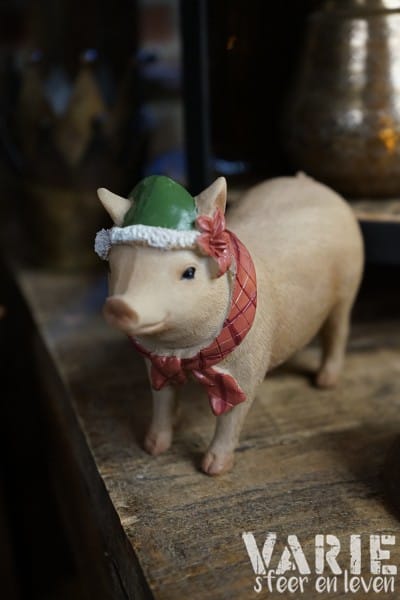 Charmante kerstvarkentje 13 cm - Afbeelding 4