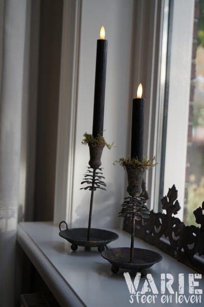Sobere kandelaar met dennenappel – oude patina look leverbaar in 2 maten. - Afbeelding 5