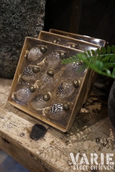 Glazen eitjes met veertje – set van 9