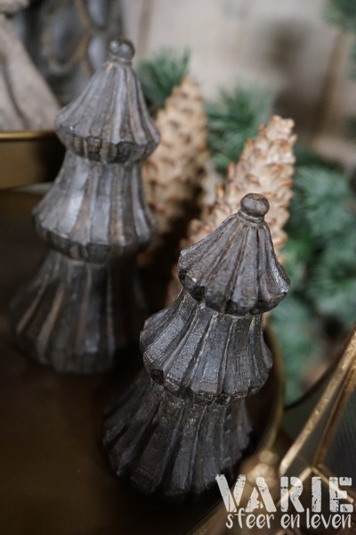 Houten decoratieboompje met streepmotief – 2 maten 🤎🌲