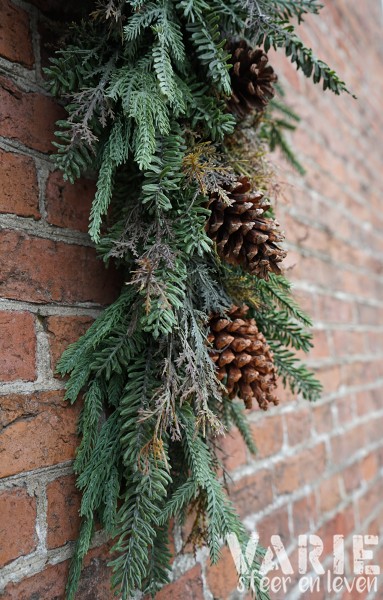 Kunsttoef met dennenappels – 80 cm - Afbeelding 2