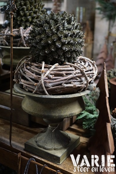 Kunst decoratiebol met dennenappeltjes â 2 maten đ¤ - Afbeelding 2
