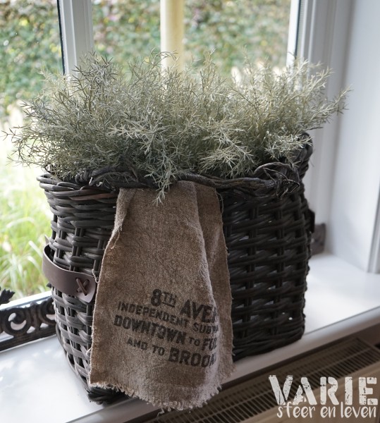 Stoere rieten vensterbankmand – 2 maten 🤎 - Afbeelding 2