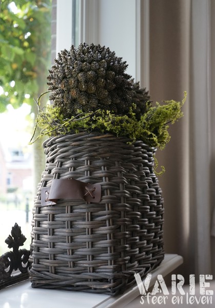 Kunst decoratiebol met dennenappeltjes – 2 maten 🤎 - Afbeelding 4