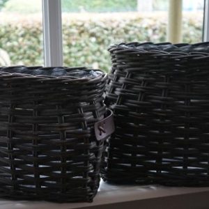 Stoere rieten vensterbankmand – 2 maten 🤎