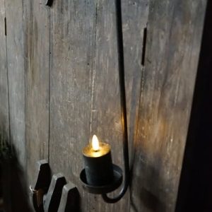 Metalen hangkandelaar voor stompkaars – roestkleur – 52 cm